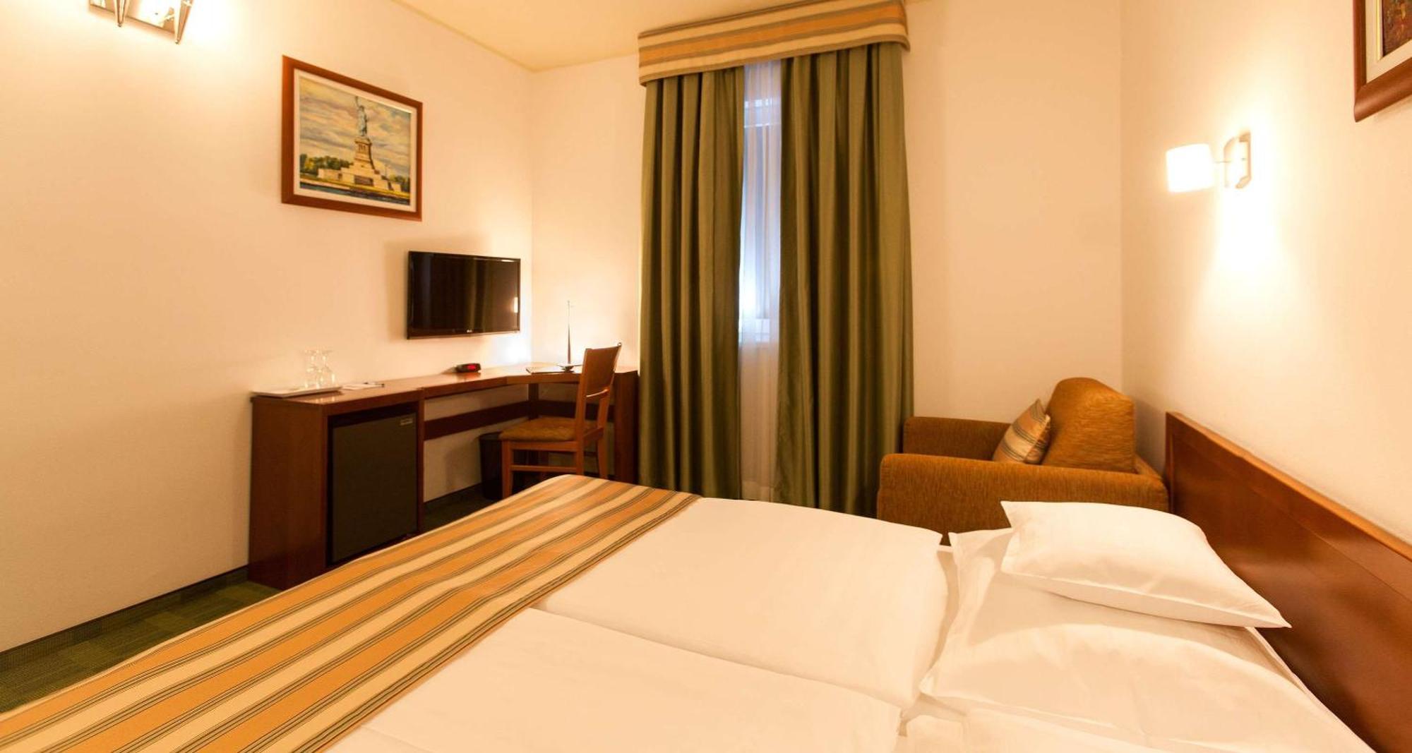 Comfort King Room